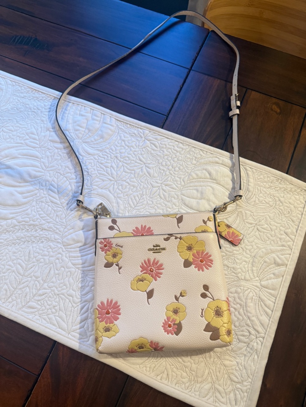 Coach Kitt Leather Crossbody Bag in Floral Print NWOT - Picture 3 of 4